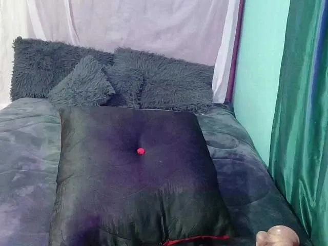 Live sex webcam photo for emmaluna #275910045