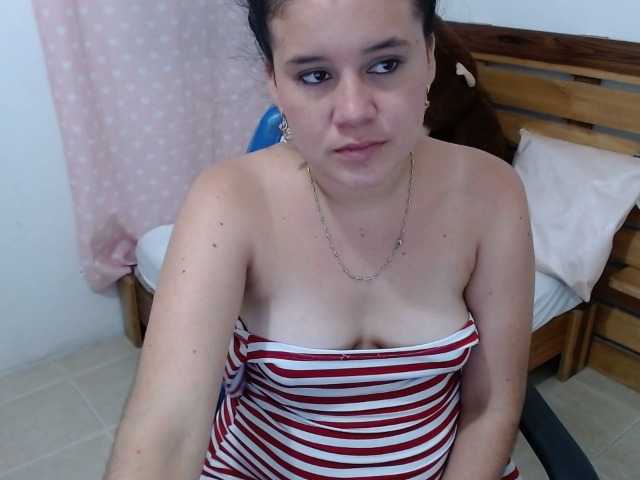 Live sex webcam photo for emmy-diaz #272937135