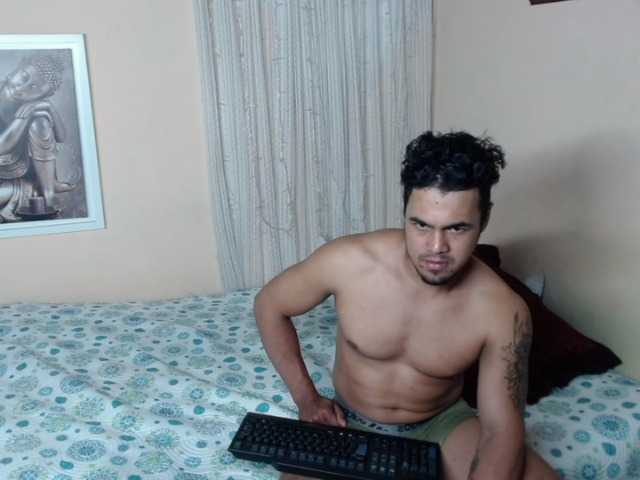 Live sex webcam photo for emmy-matthew #272074846