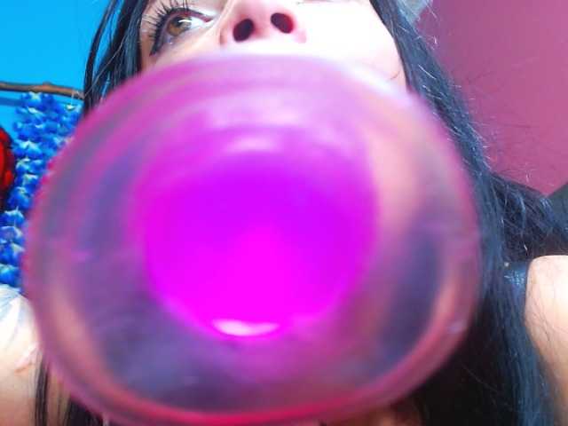 Live sex webcam photo for emmyqueenthx #271855094