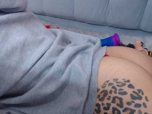 Live sex webcam photo for emmyqueenthx #273783881