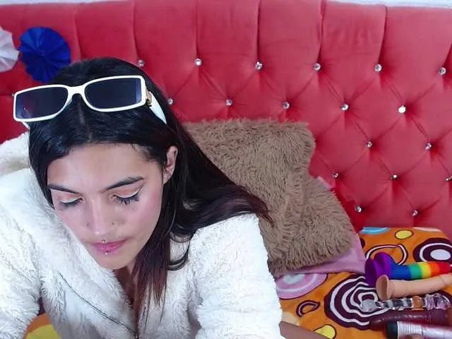 Live sex webcam photo for emmyqueenthx #275640884