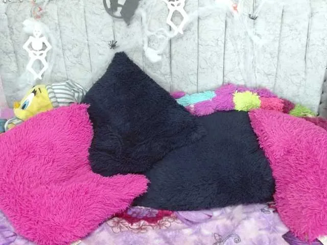 Live sex webcam photo for emmyqueenthx #276490503