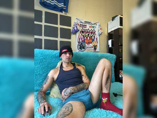 Live sex webcam photo for emoboy34 #274645197