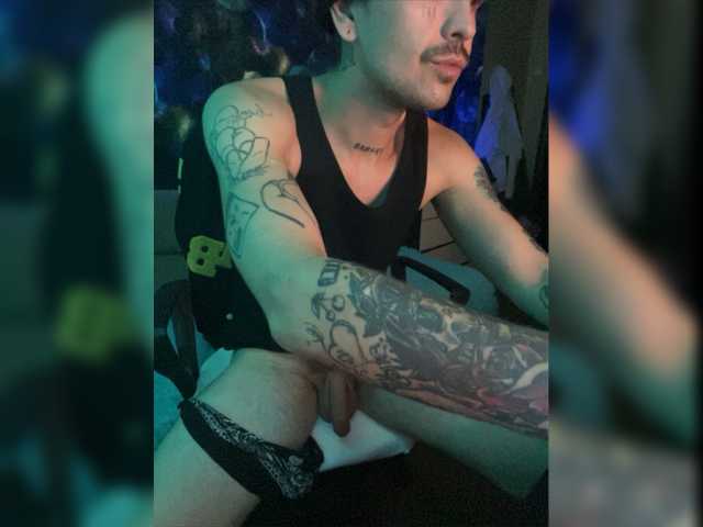 Live sex webcam photo for emoboy34 #275746504