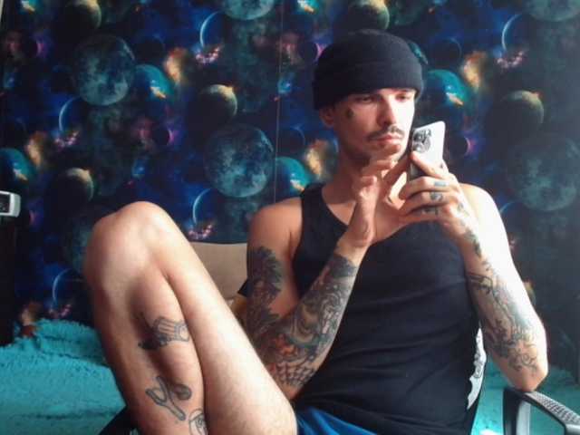 Live sex webcam photo for emoboy34 #275777703