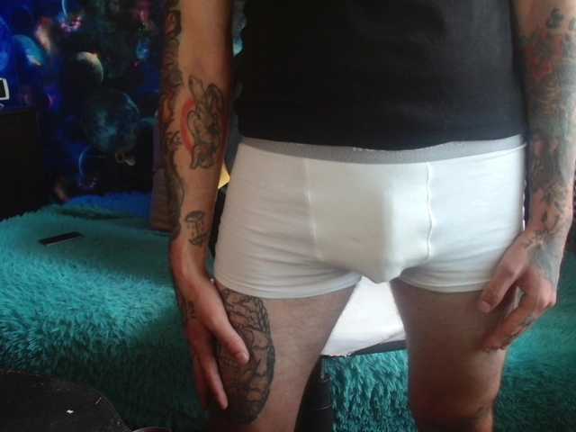 Live sex webcam photo for emoboy34 #276107200