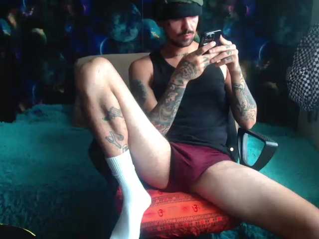 Live sex webcam photo for emoboy34 #276120501