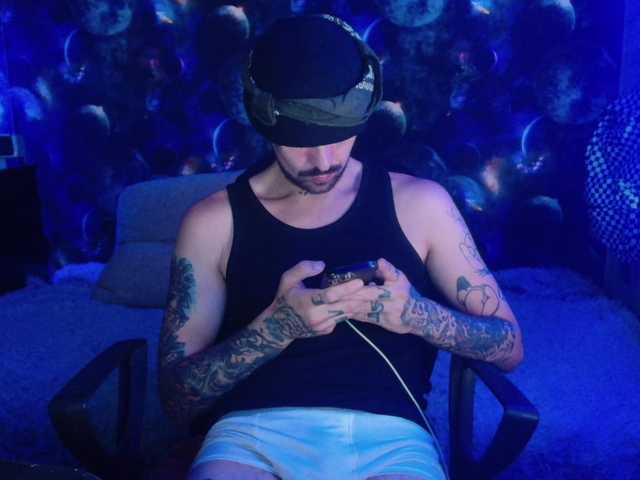 Live sex webcam photo for emoboy34 #276153312