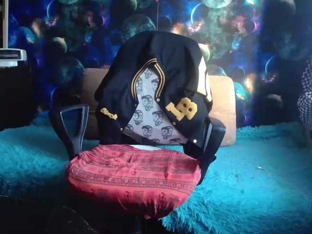 Live sex webcam photo for emoboy34 #276191778