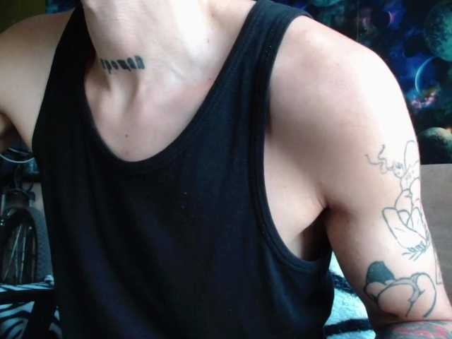 Live sex webcam photo for emoboy34 #276432048