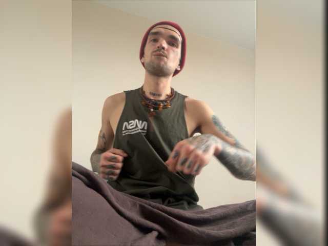 Live sex webcam photo for emoboy34 #276520777