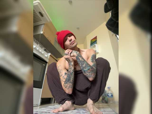 Live sex webcam photo for emoboy34 #276577189