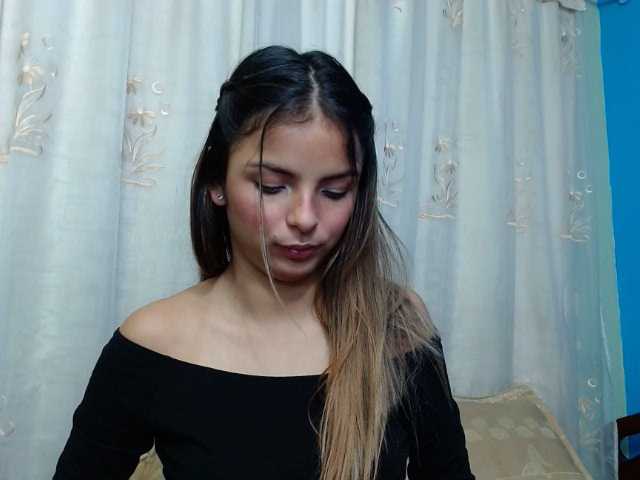 Live sex webcam photo for emrata0-7 #272590528