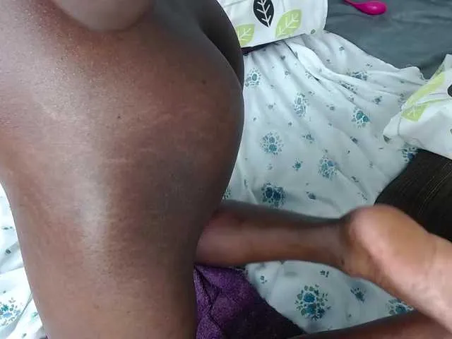 Live sex webcam photo for emynile #272239567