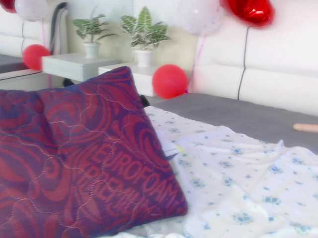 Live sex webcam photo for emynile #272575515