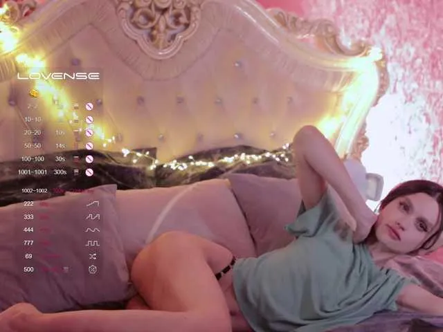 Live sex webcam photo for enchantressss #275470792