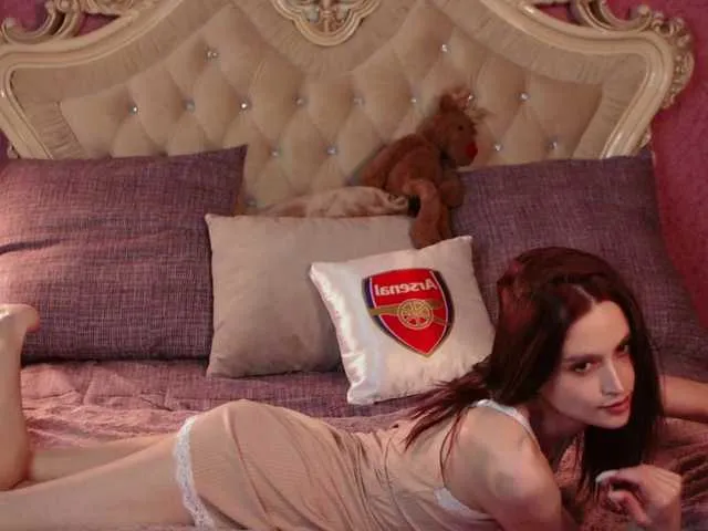 Live sex webcam photo for enchantressss #277493249