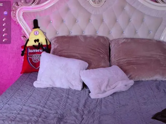 Live sex webcam photo for enchantressss #289400419