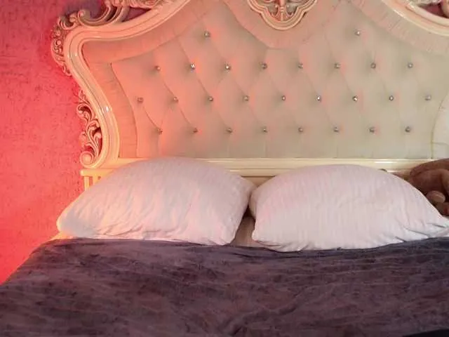 Live sex webcam photo for enchantressss #291640399