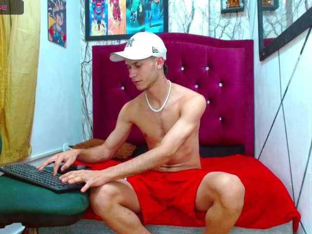 Live sex webcam photo for enzofit19cm #276209466