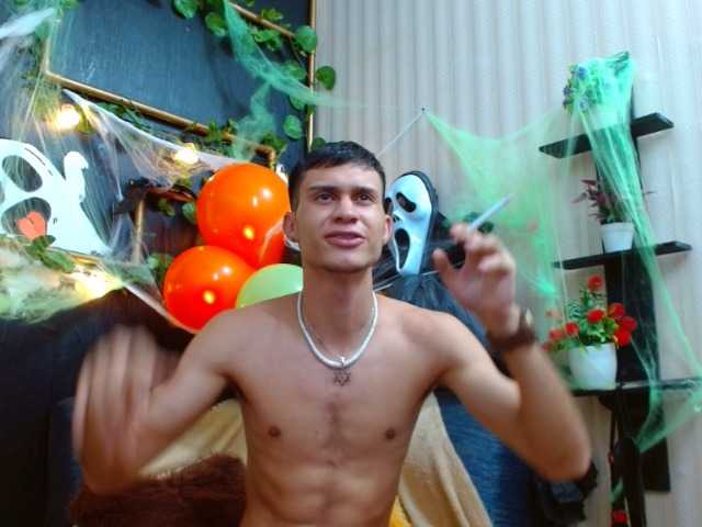 Live sex webcam photo for enzofit19cm #276457440