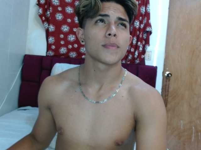 Live sex webcam photo for erickhot06 #288040305