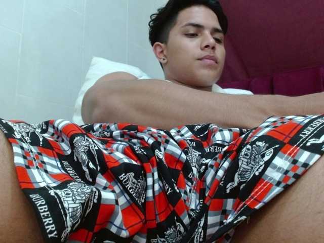 Live sex webcam photo for erickhot06 #288040317