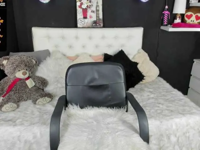 Live sex webcam photo for eriika-18 #273764452