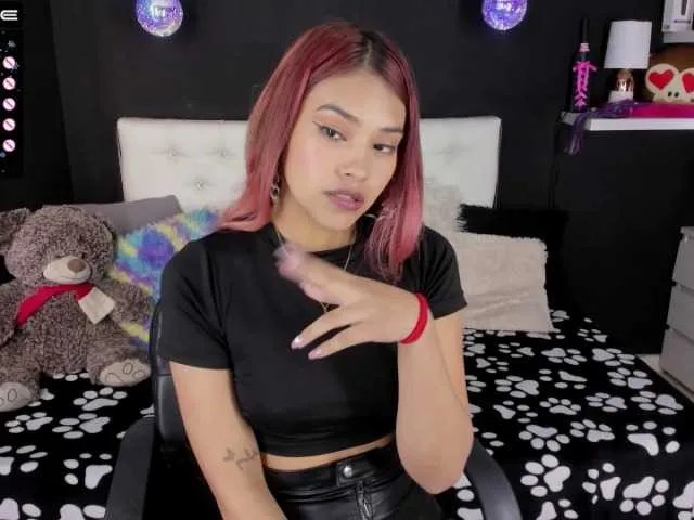 Live sex webcam photo for eriika-18 #273889903