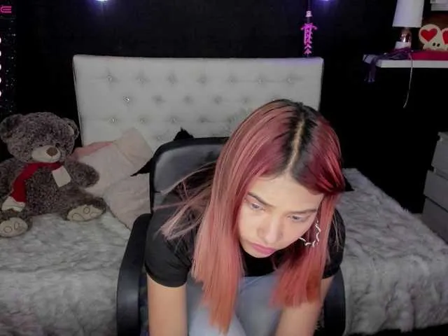 Live sex webcam photo for eriika-18 #273984668