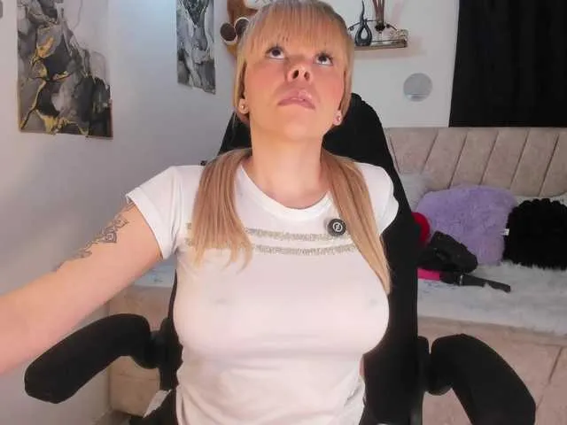 Live sex webcam photo for erika18love #292804102