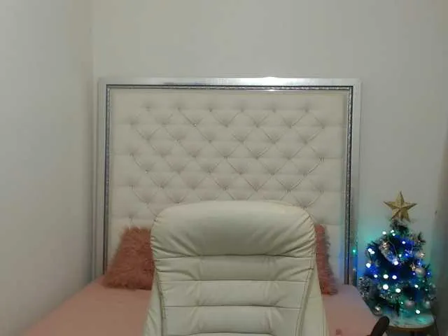 Live sex webcam photo for erykajoyy #290235785