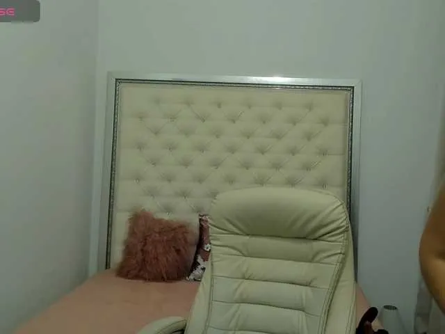 Live sex webcam photo for erykajoyy #291790712