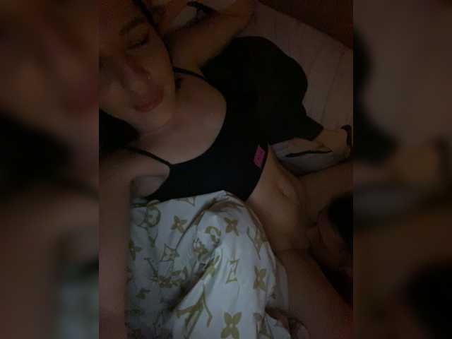 Live sex webcam photo for esamieyumi #277272102