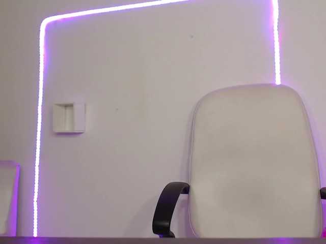 Live sex webcam photo for escarlet- #272559294