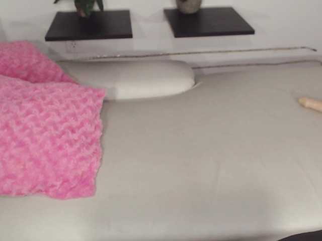 Live sex webcam photo for escarlet- #272882830