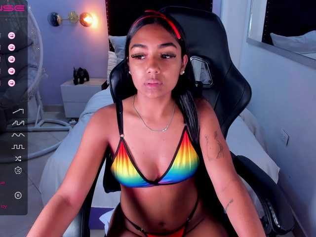 Live sex webcam photo for escarletdiez #275896599