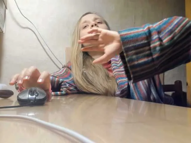 Live sex webcam photo for esterjohns #272601045