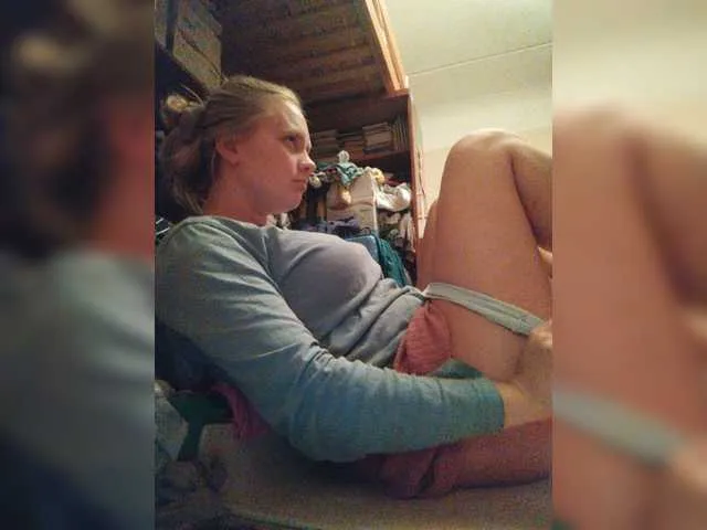 Live sex webcam photo for esterjohns #276503937