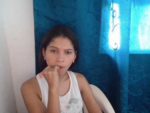 Live sex webcam photo for estrella-roy #275959696