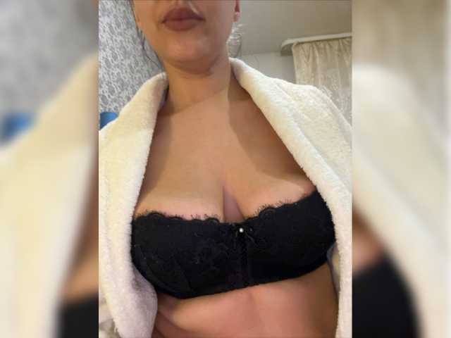 Live sex webcam photo for estrellaaa1 #277752716