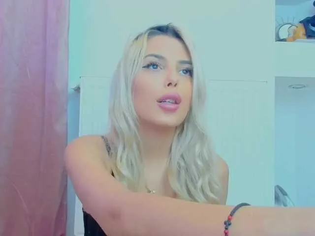 Live sex webcam photo for evakittyy #271923227