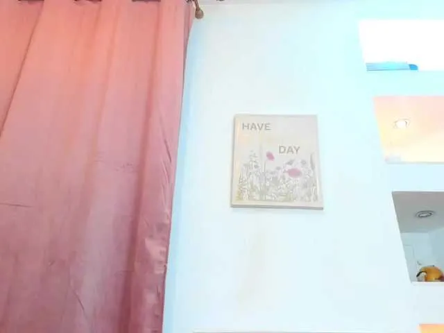 Live sex webcam photo for evakittyy #272216575