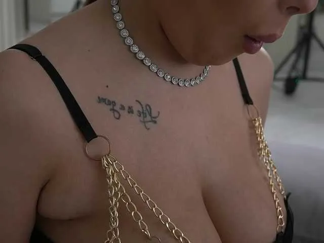 Live sex webcam photo for evakittyy #291280767