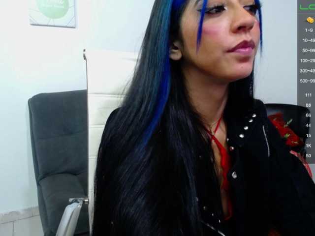 Live sex webcam photo for evangelin-que #272333661