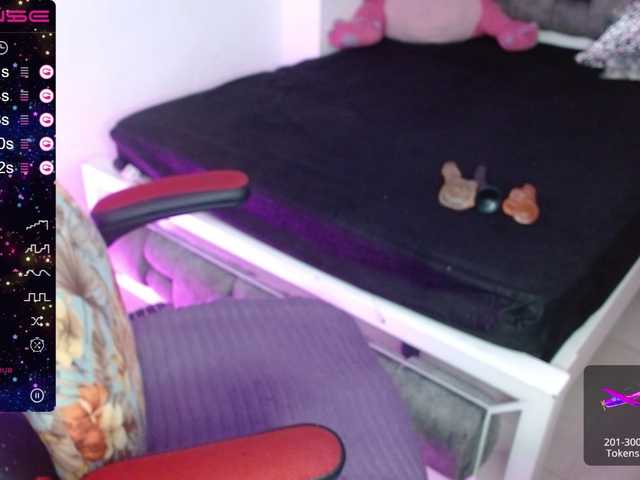 Live sex webcam photo for evelinhot #275506217