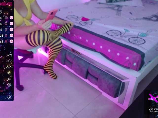 Live sex webcam photo for evelinhot #275573479