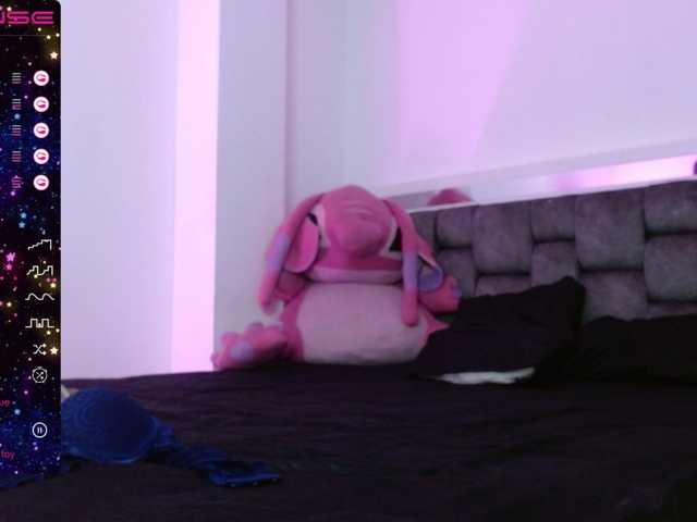 Live sex webcam photo for evelinhot #275580342