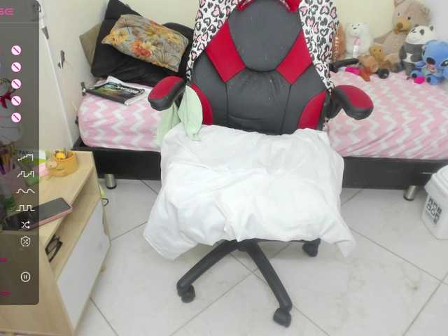 Live sex webcam photo for evelinhot #277107895